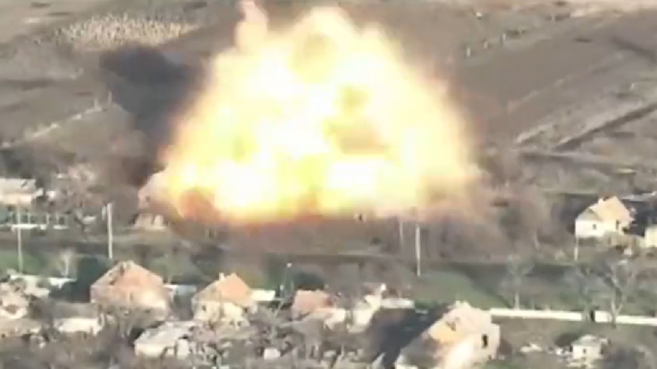 Ukraine Attack on Russian Artillery